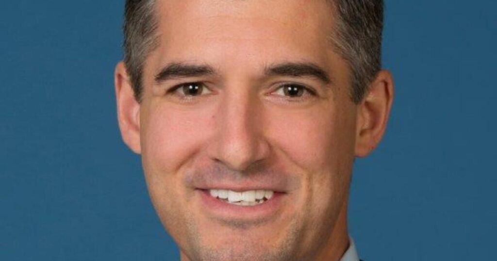 As Edward Jones pursues a bank, banks build wealth units